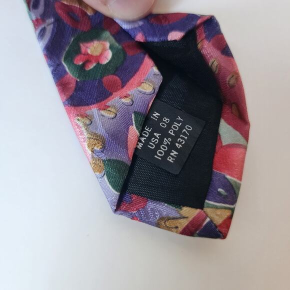 Buckingham Tie Mens Necktie Red Floral Polyester Made In USA 3.5" x 58" - Picture 5 of 5